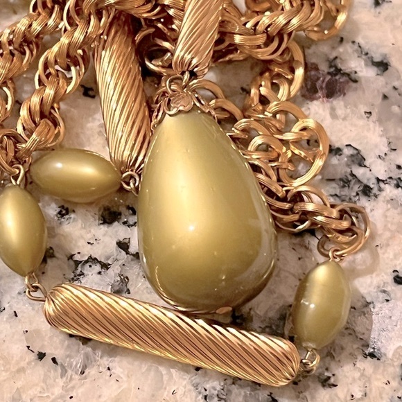 Vintage Sarah Coventry Moonglow Long Necklace and Clip on Earrings - Picture 7 of 15